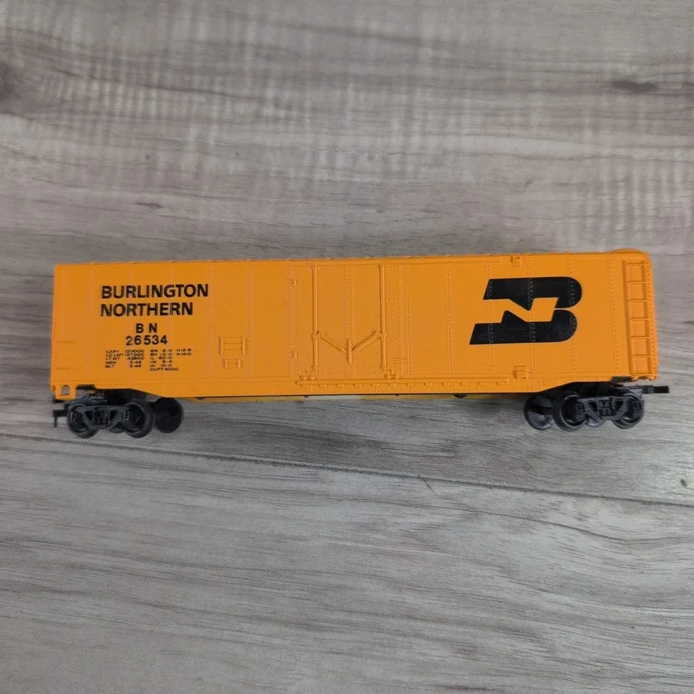 BACHMANN HO SCALE Union Pacific and life-like Train Lot of 9 ( UNTESTED )